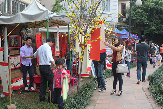 Dạo phố “Ông đồ” ngày xuân ảnh 1